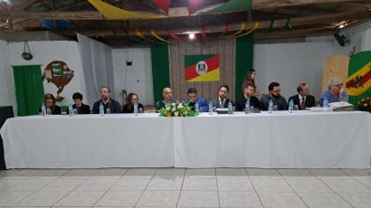 Prefeitura realiza entrega de escrituras regularizadas pelo REURB no núcleo Zeferino